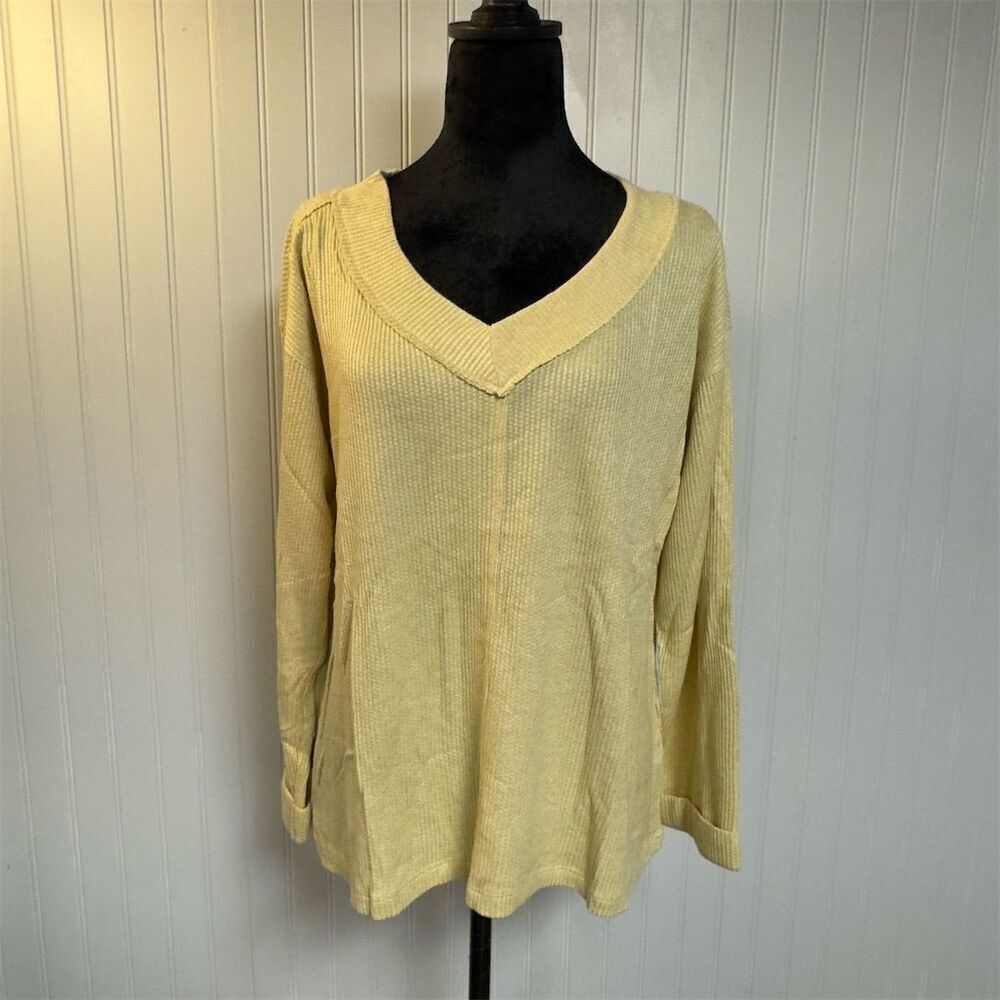 NWT Lush Women's V-Neck Long Sleeve Cream Oversized Shirt Layering Size M Casual